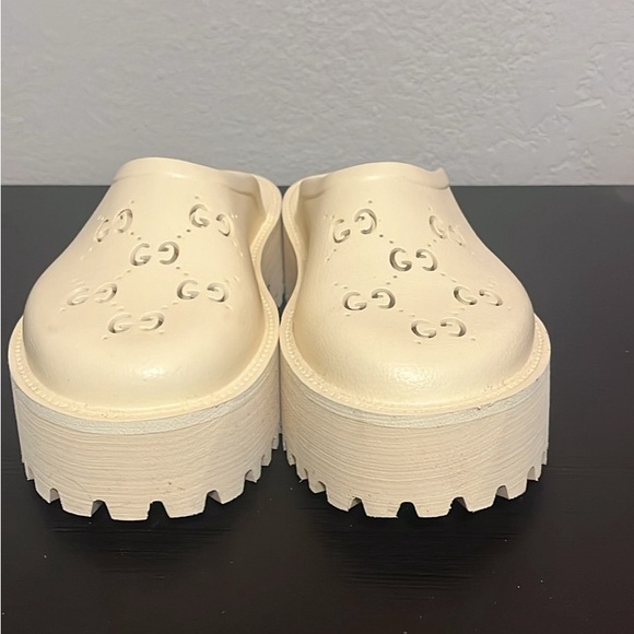 Gucci Rubber Platform Mules in the color cream - Picture 1 of 3